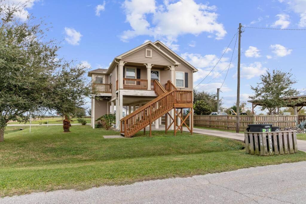 4 Free Kayaks For Use & Short Drive To The Beach! Villa Bolivar Peninsula Exterior photo